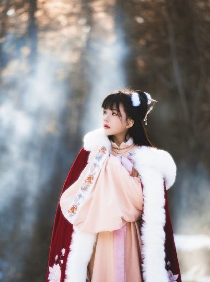 小雪被体育老师抱到仓库